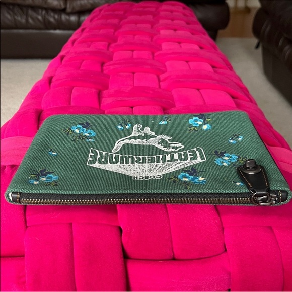 Coach Rexy Turnlock Pouch 26-Like New - Picture 11 of 13